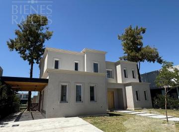 Casa · 296m² · 5 Ambientes · 2 Cocheras · Venta de Casa a La Laguna en Santa Ana, Villanueva