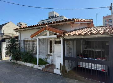 Casa · 175m² · 4 Ambientes · 1 Cochera · Venta de Casa 4 Amb en Ituzaingo Norte.