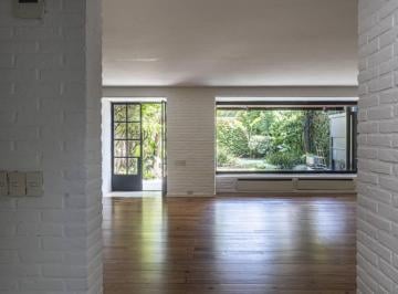Casa · 330m² · 5 Dormitorios · 2 Cocheras · Blanco Encalada y Húsares