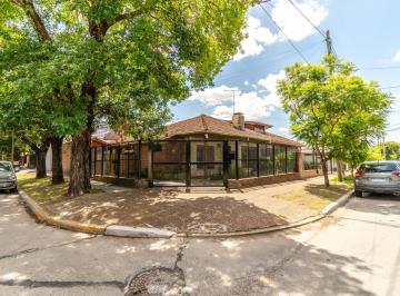 PH · 82m² · 3 Ambientes · 3 Cocheras · Impecable PH Tipo Casa en Venta Desarrollada Íntegramente en Una Planta en Martínez.