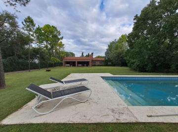 Casa de 8 ambientes, Villa Allende · Sinceramente. Mirala. Decime Que No Es Lo Que Buscas?