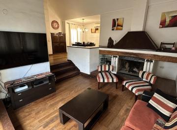 Casa · 307m² · 4 Ambientes · 1 Cochera · Vendo Casa 3 Dorm. en Urca - Apta Crédito