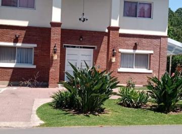 Casa · 323m² · 5 Dormitorios · 1 Cochera · Casa en Venta en Campo Chico Country Club
