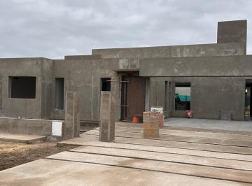 Casa · 135m² · 5 Ambientes · 2 Cocheras · Venta Casa en Don Mateo en Construcción. Don Mateo, Funes