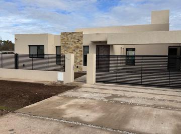 Casa · 135m² · 5 Ambientes · 2 Cocheras · Venta Casa en Don Mateo en Construcción. Don Mateo, Funes