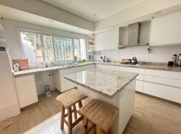 Casa · 190m² · 4 Ambientes · 3 Cocheras · Venta! Casa de 4 Amb Lote 10 X 24.25. Haedo Sur