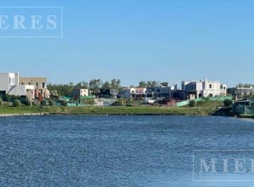 Terreno · 788m² · Lote en Venta en San Fermin! Lote Al Agua en Isla!