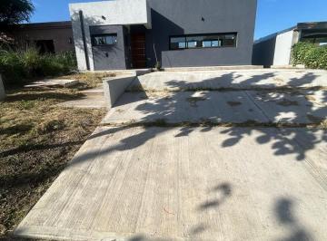 Casa · 117m² · 5 Ambientes · 2 Cocheras · Casa en Venta 3 Dorm. Tejas 4