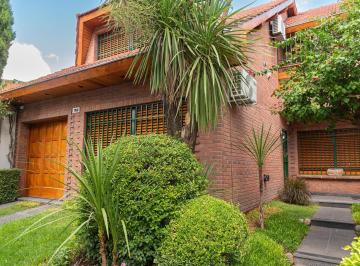 Casa · 246m² · Venta Casa en Hurlingham - Parque Quirno
