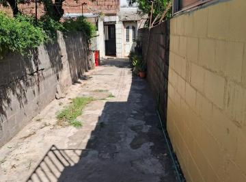 Casa · 63m² · 4 Ambientes · En Venta - Casa de Pasillo Dos Dorm. - Barrio Belgrano.