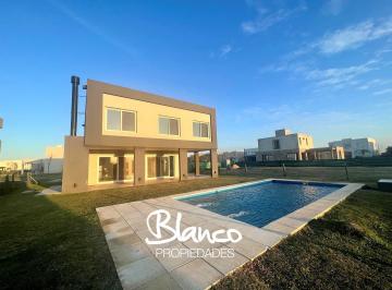 Casa · 215m² · 5 Ambientes · 3 Cocheras · Casa en Venta en Puertos, Escobar, G. B. a. Zona Norte