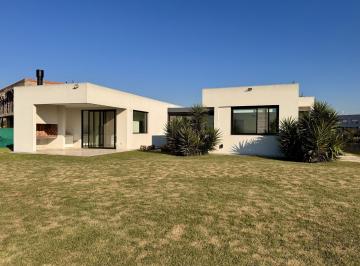 Casa · 176m² · 4 Ambientes · 3 Cocheras · Casa a La Venta Barrio La Alameda Canning