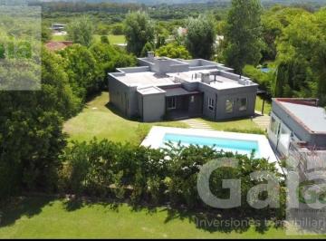 Casa · 271m² · 6 Ambientes · 2 Cocheras · Casa a La Venta Club de Campo El Tipal