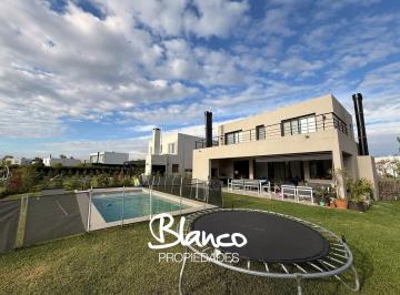 Casa · 197m² · 4 Ambientes · 3 Cocheras · Casa en Venta en Puertos, Escobar, G. B. a. Zona Norte