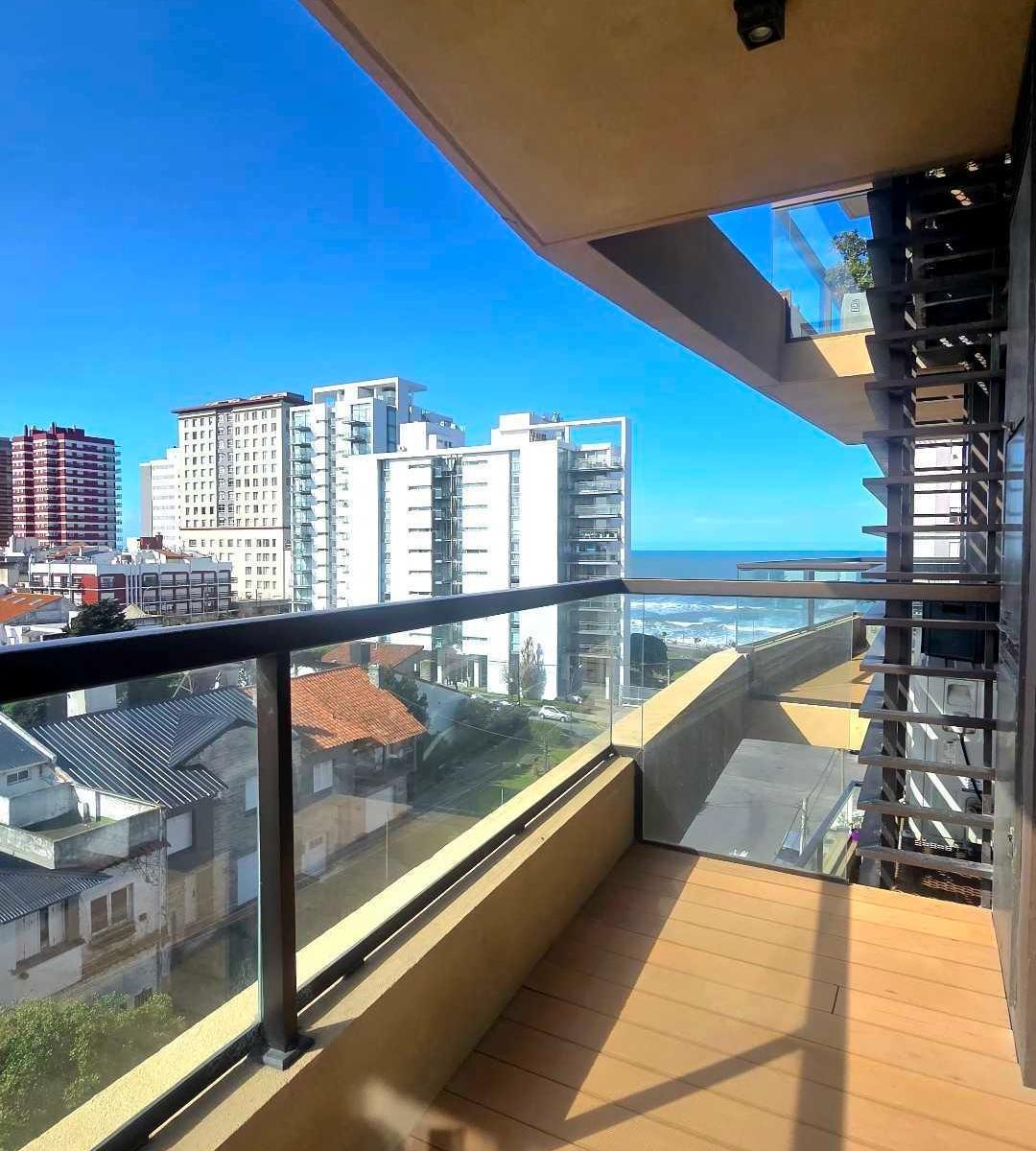 Venta Semipiso en Playa Grande, 100m², 2 dorm, 3 baños, 2 cocheras