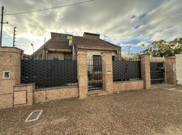 Casa · 210m² · 6 Ambientes · Casa en Venta - 5 Dorm. 3 Baños - Morón