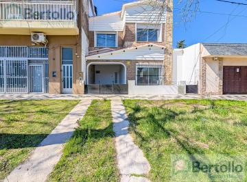 Casa · 230m² · 7 Ambientes · 1 Cochera · Venta - Casa 4 Dorm. y 2 Baños - Rio Negro 6153 - Belgrano - Rosario
