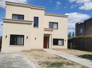 Casa · 180m² · 5 Ambientes · 2 Cocheras · Casa5 Ambientes Al Agua en El Canton Norte