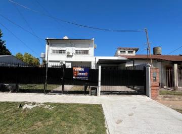 Casa · 150m² · 4 Ambientes · 1 Cochera · Casa en Venta Glew 4 Ambientes!