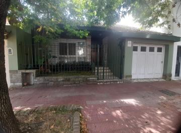 Casa · 230m² · 4 Ambientes · 1 Cochera · Casa en Venta en Martinez