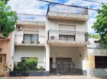 Casa · 73m² · 4 Ambientes · 1 Cochera · Casa 4 Ambientes Mataderos