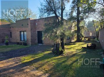 Casa · 65m² · 2 Ambientes · 1 Cochera · Casa de 1 Dormitorio en Alquiler en Complejo Tipo Condominio