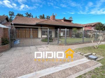 Casa · 180m² · 4 Ambientes · 3 Cocheras · Casa en Venta Corimayo Burzaco Apta Credito!