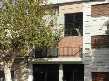 Casa de 8 ambientes, Pompeya · Casa en Venta – 3 Departamentos – Riestra 1520 – Pompeya - Caba