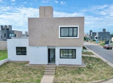 Casa · 185m² · 7 Ambientes · 1 Cochera · Casa en Venta en Docta Malagueño - Fte Espacio Verde - 252 m Terreno - Exc Calidad Constructiva