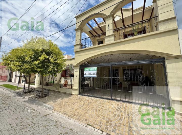Casa · 400m² · 6 Ambientes · 2 Cocheras