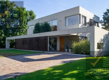 Casa · 376m² · 8 Ambientes · Casa en Venta Club Privado El Ombu