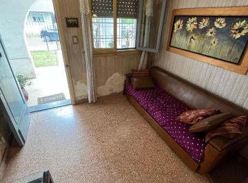 Casa · 280m² · 4 Ambientes · 2 Cocheras · Casa en Venta Burzaco Apta Credito!