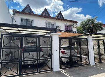 Casa de 4 ambientes, La Matanza · Tríplex 4 Amb Al Frente en San Justo (Z/hospital de Niños)