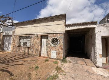 Casa · 250m² · Lote de Terreno en Venta con Dos Propiedades a Refaccionar de 10 X 30 en La Plata 300 m