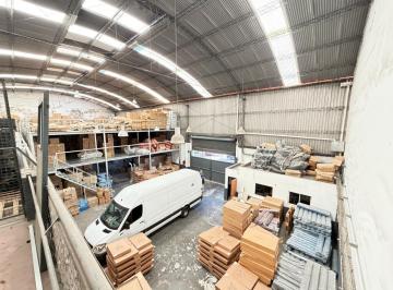 Bodega-Galpón · 1200m² · 3 Ambientes · Excelente Deposito en Venta C/renta Calzada de 860 2 Dto 3 Amb Gerli