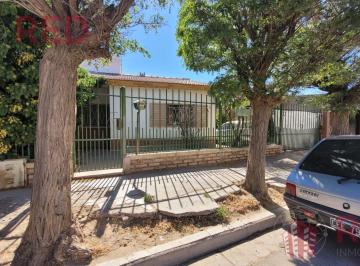 Casa · 97m² · 3 Ambientes · 1 Cochera · Casa en Cutral Co