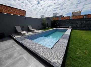 Casa de 4 ambientes, Córdoba · Casa Premium en Docta | Master Suite | Quincho + Piscina | No Duplex