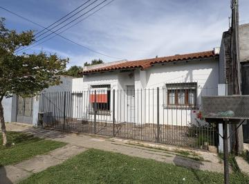 Casa · 104m² · 3 Ambientes · 2 Cocheras · Venta de Casa Dos Dorm., Ensenada, La Plata