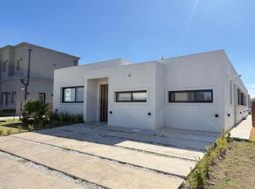 Casa · 150m² · 4 Ambientes · 2 Cocheras · Casa en Venta 3 Dorm Santa Elisa Pilar del Este
