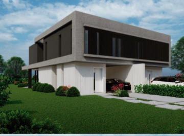 Casa · 189m² · 6 Ambientes · 2 Cocheras · Venta Casa 3 Dorm. en Hostal del Sol. Financiación.