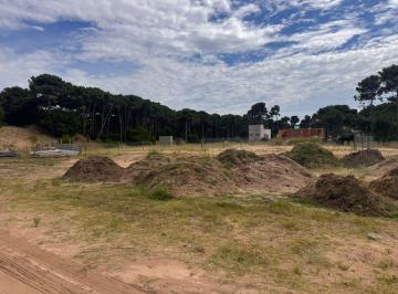 Terreno · 60m² · 1 Ambiente · 1 Cochera · Lote en Venta en Pinamar, de La Pescadilla.