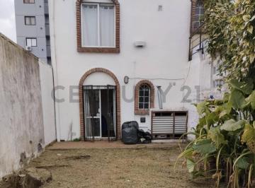 Casa · 37m² · 2 Ambientes · Calle 67 E/ 2 y 3 | Departamento PH Tipo Duplex