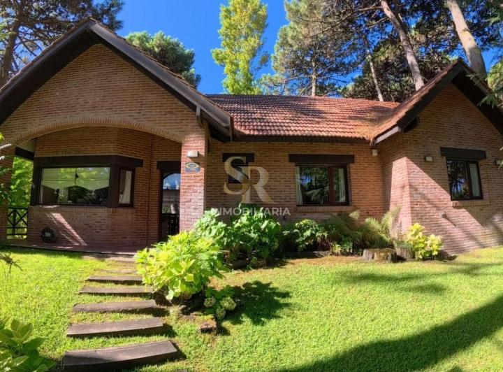 Casa · 166m² · 5 Ambientes · 1 Cochera