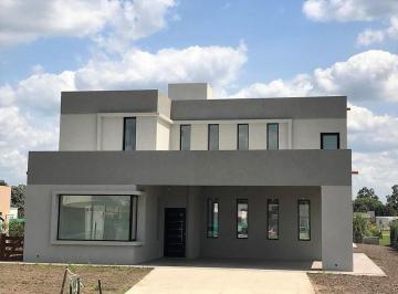 Casa · 195m² · 5 Ambientes · 7 Cocheras · Casa a La Venta en Barrio Santa Juana