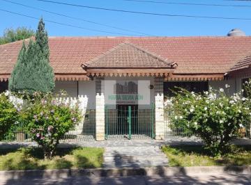 Casa · 218m² · 4 Ambientes · 2 Cocheras · Venta Chalet Coronel Vidal