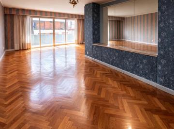 Departamento de 4 ambientes, Recoleta · Retasado! en La Isla, en Edificio de Categoría, Semipiso Alto Muy Luminoso