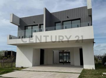 Casa · 250m² · 4 Ambientes · 4 Cocheras · Casa 5 Ambientes Al Rio en Venta, Barrio Nautico Canal Villanueva