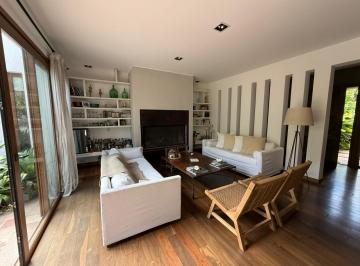 Casa · 350m² · 9 Ambientes · Casa en Venta