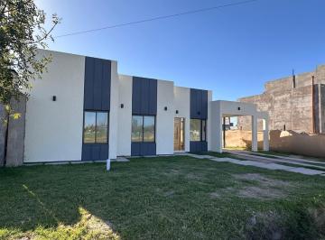 Casa · 83m² · 2 Dormitorios · 1 Cochera · Casa a Estrenar en Venta en Barrio Privado Alto Paredes, San Rafael | Cumbrein