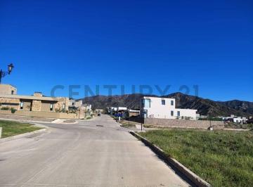 Casa · 160m² · 4 Ambientes · 1 Cochera · Century 21 Lucio Barroso Vende